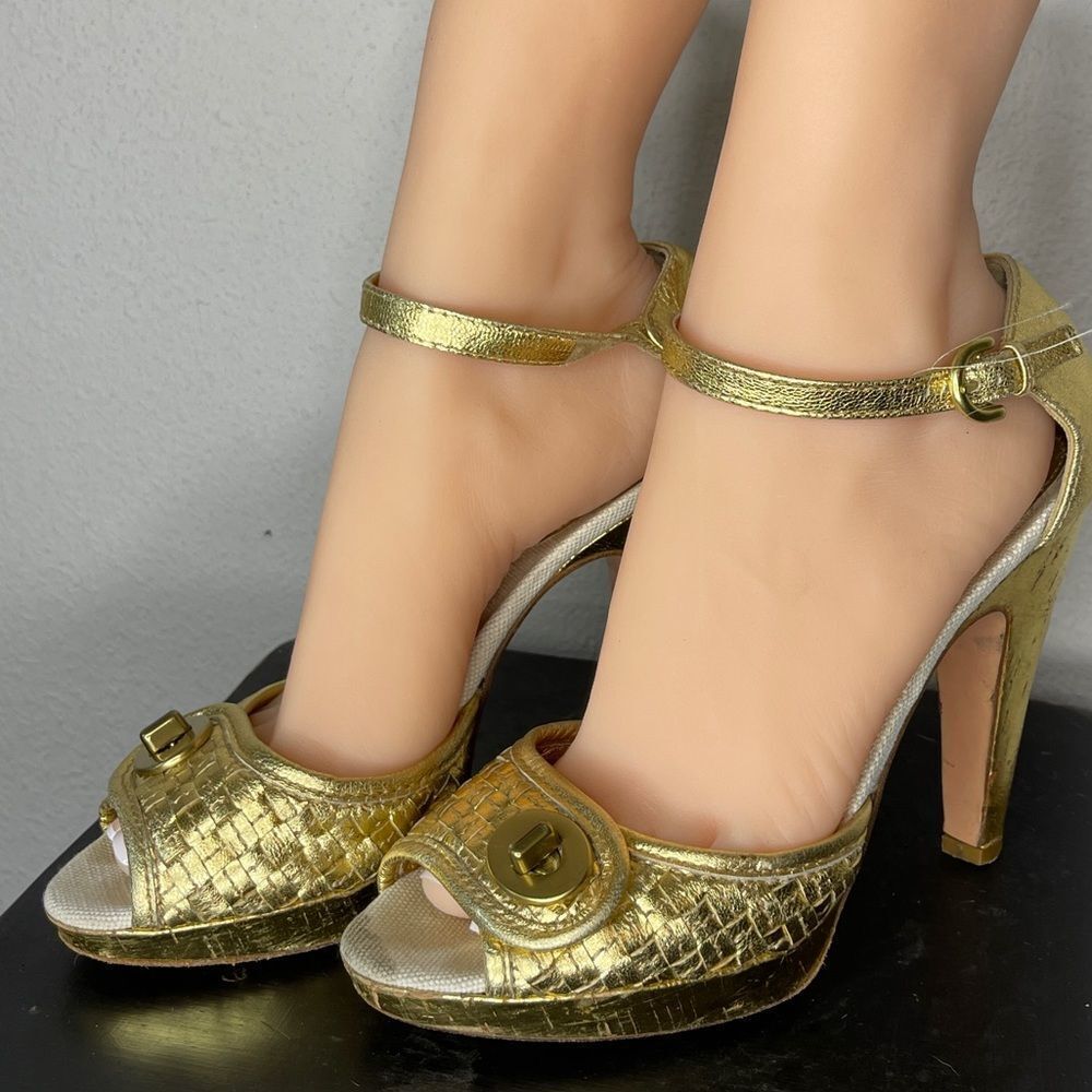 Coach Gold Leather‎ Heels - Picture 2 of 7